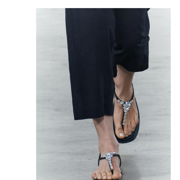 NWT ZARA VACATION EMBELLISHED SANDAL SIZE 8
🚨FIRM PRICE - Picture 2 of 8